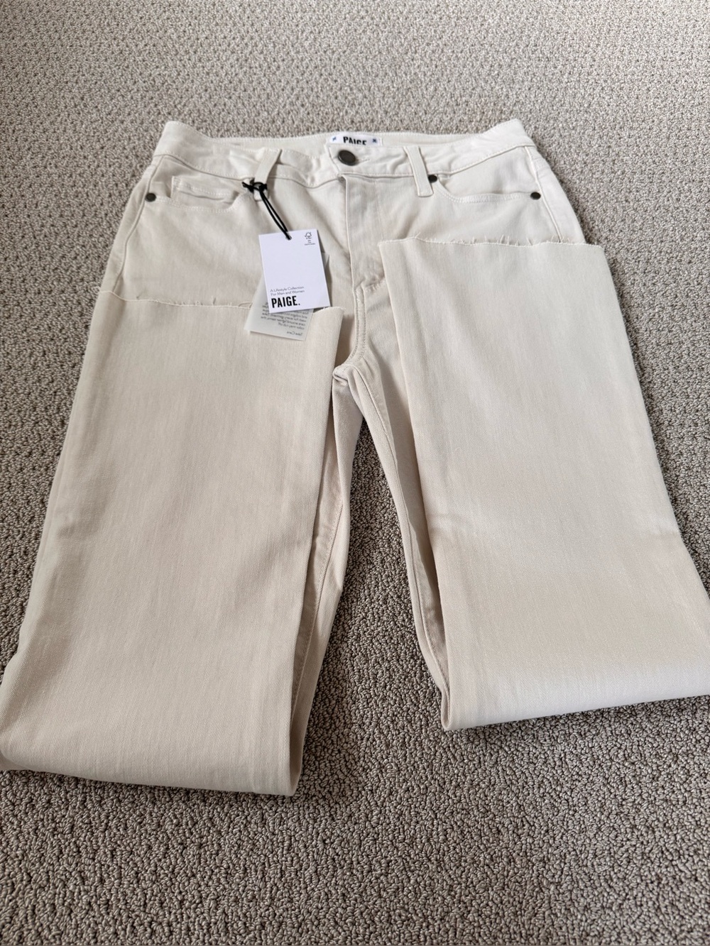 BNWT PAIGE Rory Crop Flare in Neutral. Sz 28